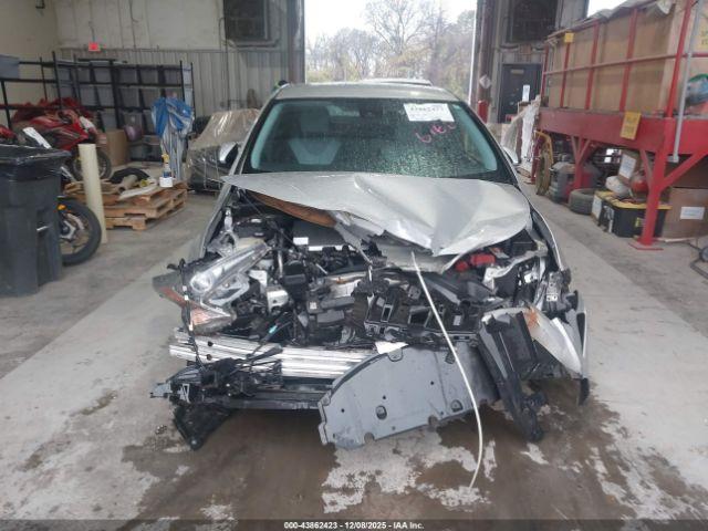 Toyota Prius Two Image 3