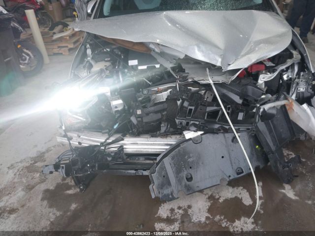 Toyota Prius Two Image 9