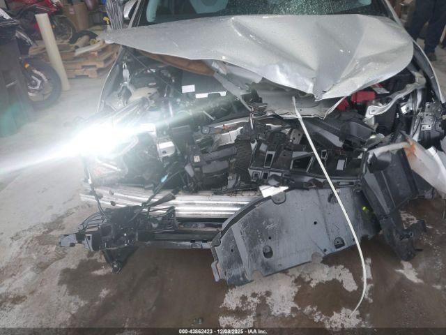 Toyota Prius Two Image 9