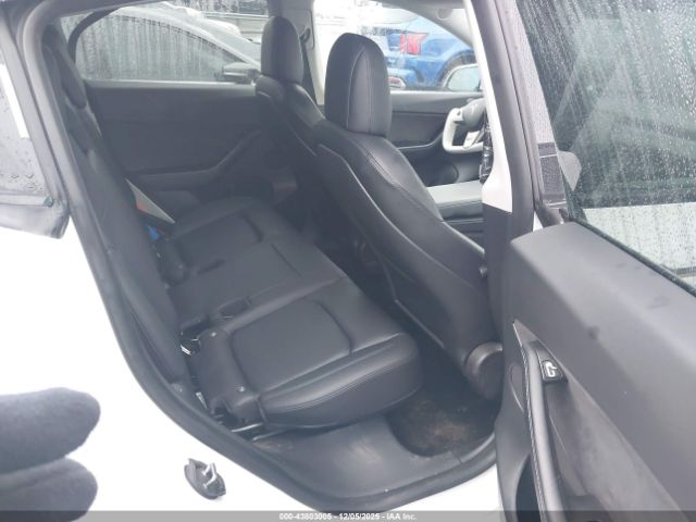 Tesla Model Y Long Range Dual Motor All-wheel Drive Image 3