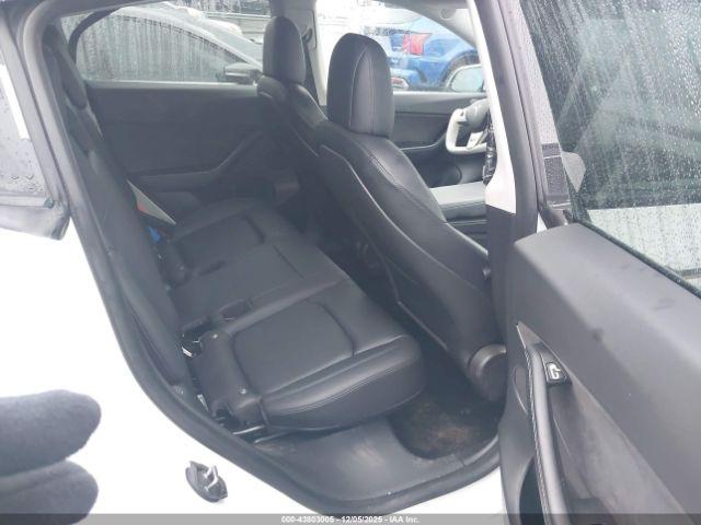 Tesla Model Y Long Range Dual Motor All-wheel Drive Image 3