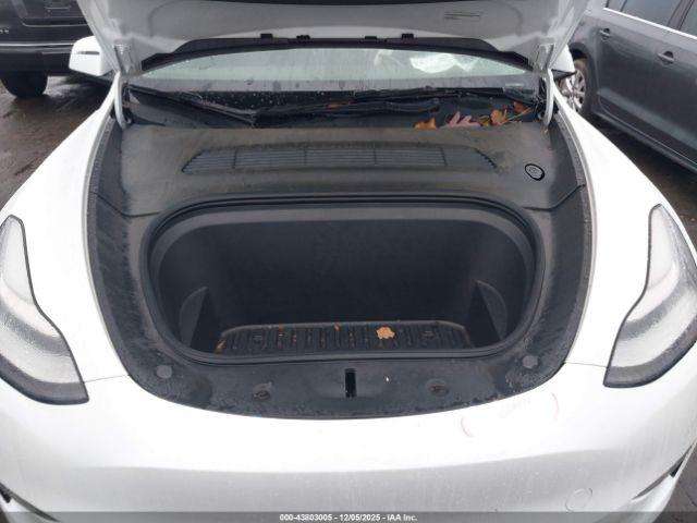 Tesla Model Y Long Range Dual Motor All-wheel Drive Image 5