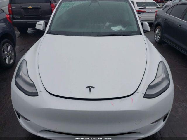 Tesla Model Y Long Range Dual Motor All-wheel Drive Image 16