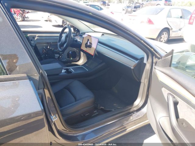 Tesla Model 3 Long Range Dual Motor All-wheel Drive Image 5