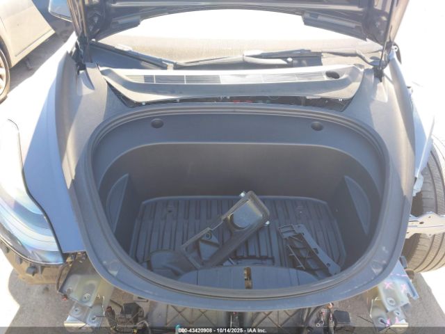 Tesla Model 3 Long Range Dual Motor All-wheel Drive Image 16