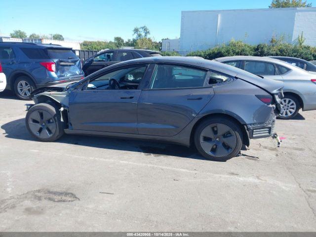 Tesla Model 3 Long Range Dual Motor All-wheel Drive Image 17
