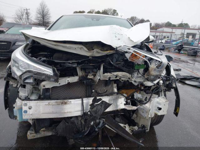 Toyota C-HR Xle Image 9