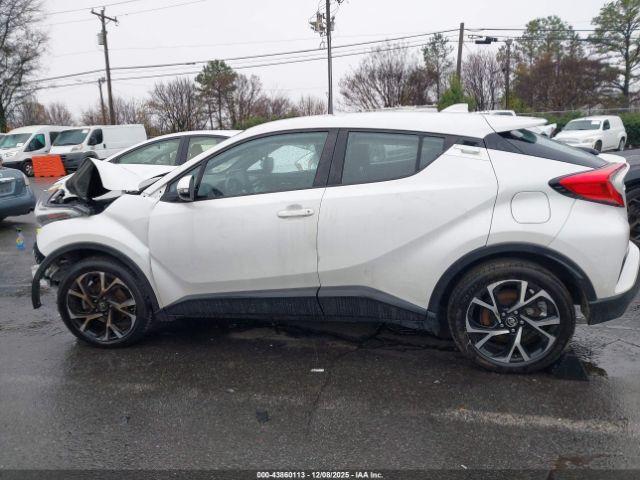 Toyota C-HR Xle Image 2