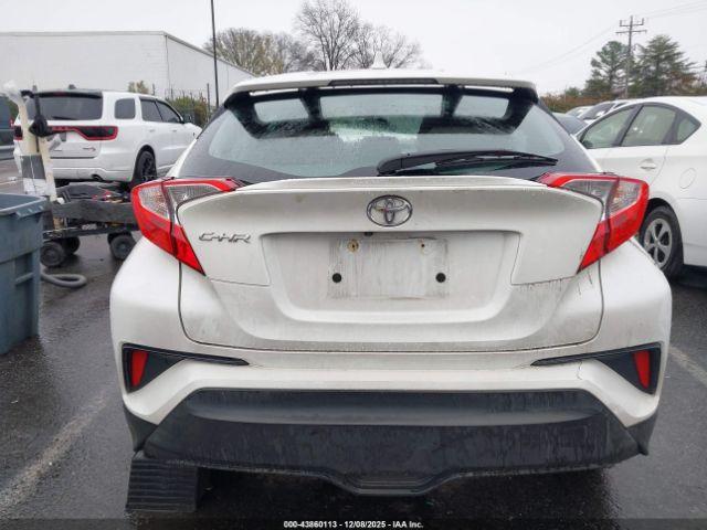 Toyota C-HR Xle Image 6