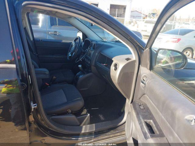 Jeep Compass Latitude Image 2