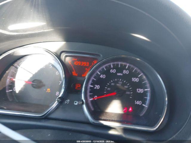 Nissan Versa 1.6 Sv Image 8