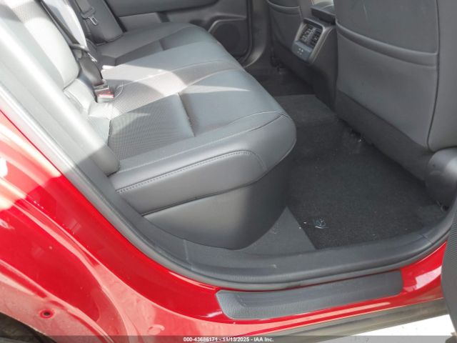 Toyota Crown Platinum Image 13