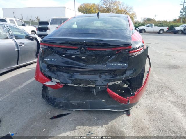 Toyota Crown Platinum Image 15