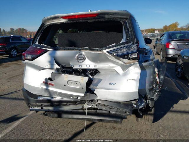 Nissan Rogue Sv Fwd Image 2