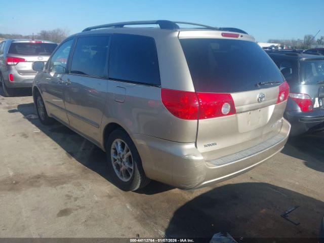 Toyota Sienna Xle Image 10