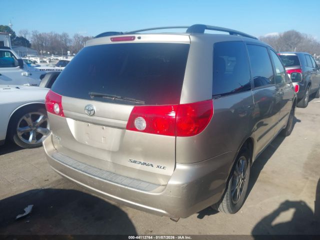 Toyota Sienna Xle Image 3