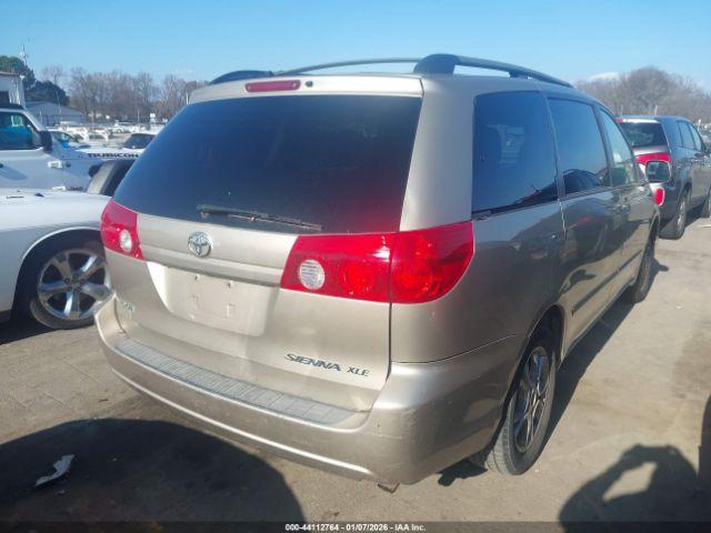 Toyota Sienna Xle Image 3