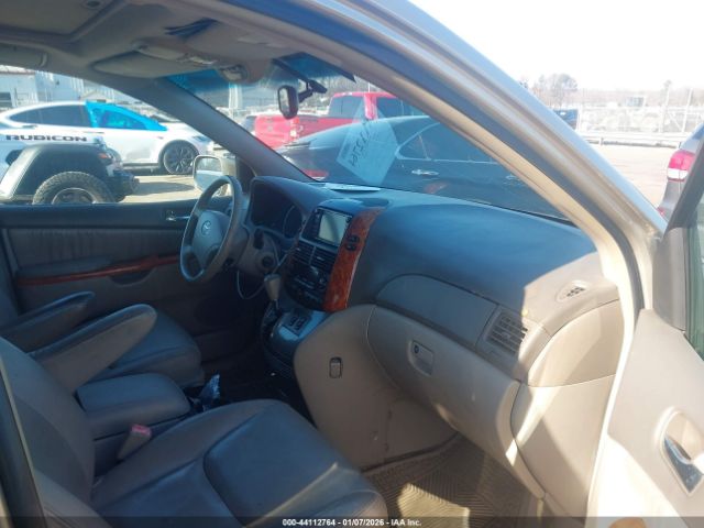 Toyota Sienna Xle Image 8