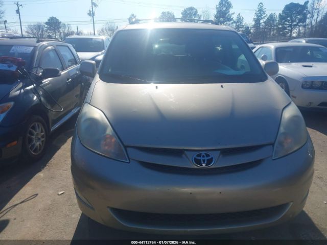 Toyota Sienna Xle Image 11