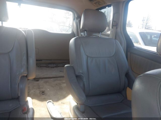 Toyota Sienna Xle Image 2
