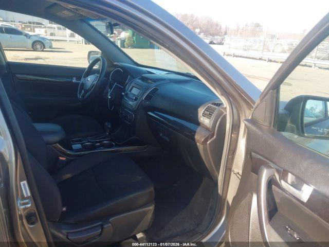 Kia Sorento Lx Image 4