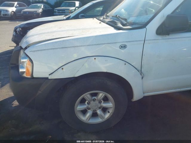 Nissan Frontier Xe Image 4