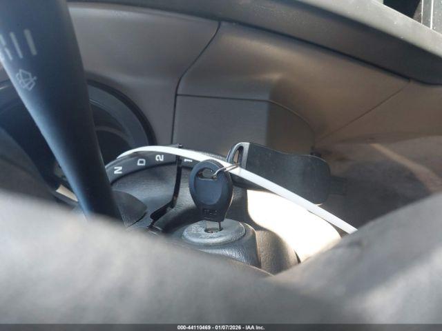 Nissan Frontier Xe Image 2