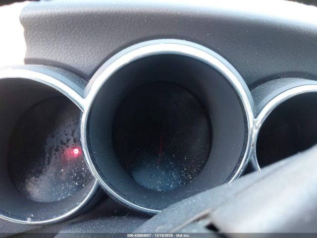 Pontiac Vibe Image 10