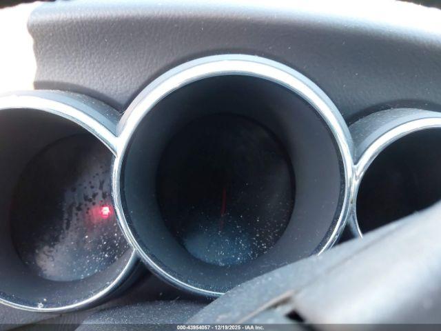 Pontiac Vibe Image 10