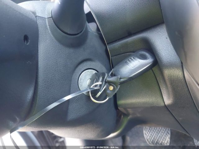 Nissan Versa 1.6 S+ Image 8