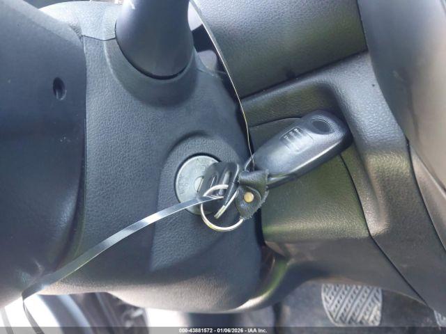 Nissan Versa 1.6 S+ Image 8