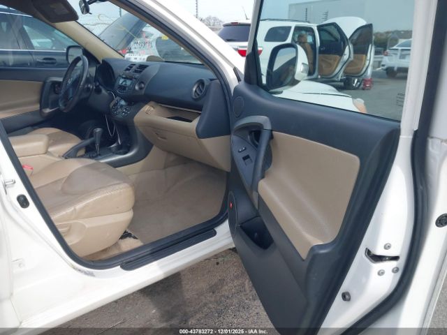 Toyota RAV4 Limited V6 Image 8