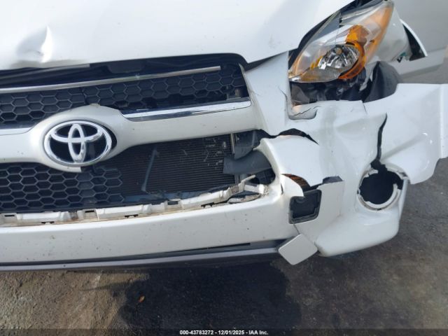 Toyota RAV4 Limited V6 Image 9