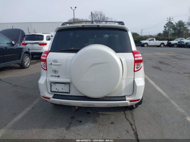 Toyota RAV4 Limited V6 Image 10