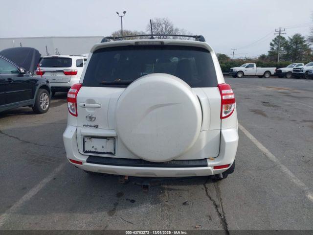 Toyota RAV4 Limited V6 Image 10