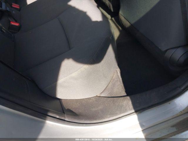 Toyota Corolla Le Image 8