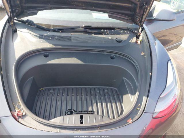 Tesla Model 3 Long Range Dual Motor All-wheel Drive Image 16