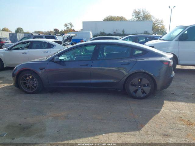 Tesla Model 3 Long Range Dual Motor All-wheel Drive Image 9