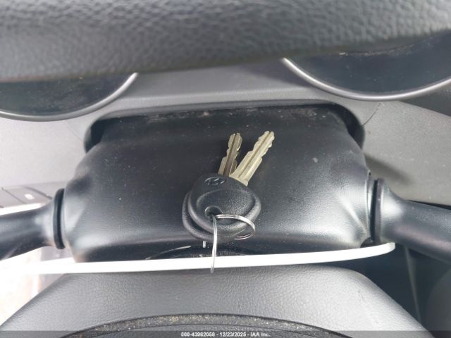 Hyundai ELANTRA Gls Image 13