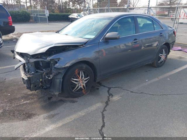 Toyota Camry Le Image 10