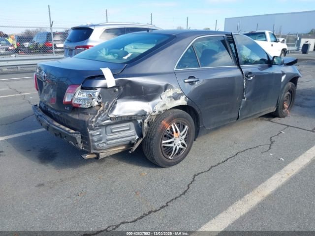 Toyota Camry Le Image 13