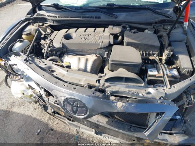 Toyota Camry Le Image 8