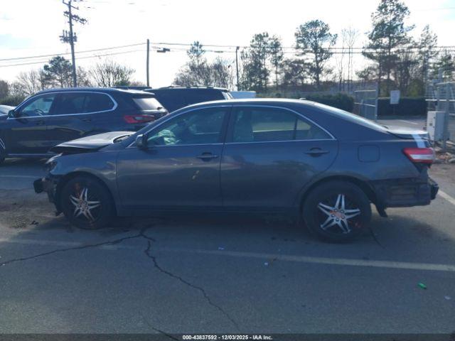 Toyota Camry Le Image 16