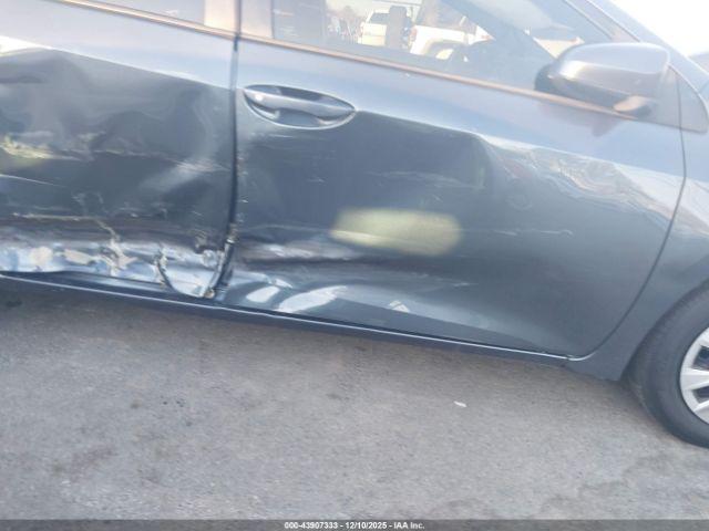 Toyota Corolla L Image 4