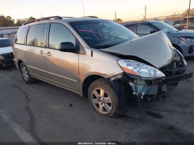 Toyota Sienna Le Image 1