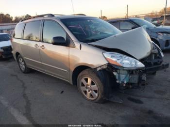  Salvage Toyota Sienna