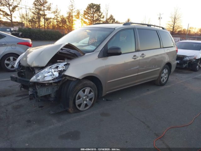 Toyota Sienna Le Image 15
