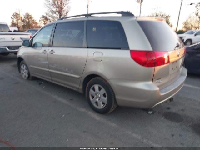 Toyota Sienna Le Image 9