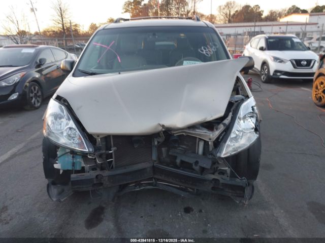 Toyota Sienna Le Image 5