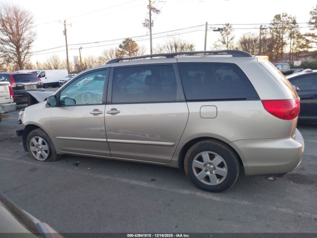 Toyota Sienna Le Image 12